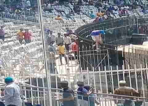 Image for India vs England 2nd Test: Fan breaches the bio-bubble of the players during the lunch