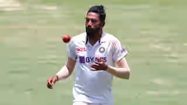 Image for Warwickshire sign pacer Mohammad Siraj for last three county games