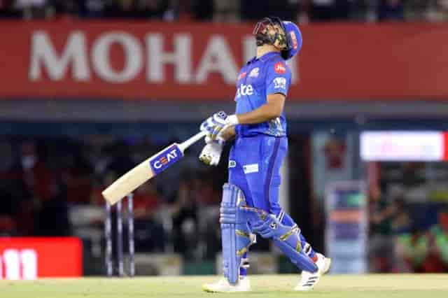 Image for MI vs RCB: Rohit Sharma's poor performance with bat is not technical, but mental says Virender Sehwag