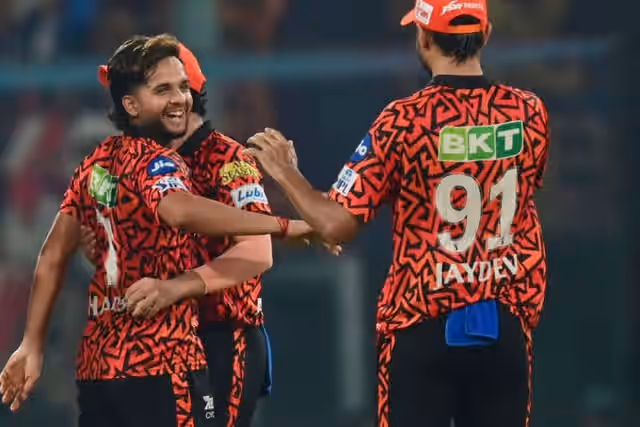 Image for SRH Upsets RCB in a Run-fest! A Collapse to Remember For RCB; Check the match highlights