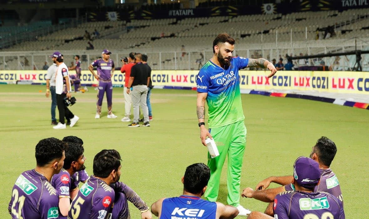 Watch: Virat Kohli spends time with KKR?s youngsters despite RCB?s heartbreaking 1-run loss