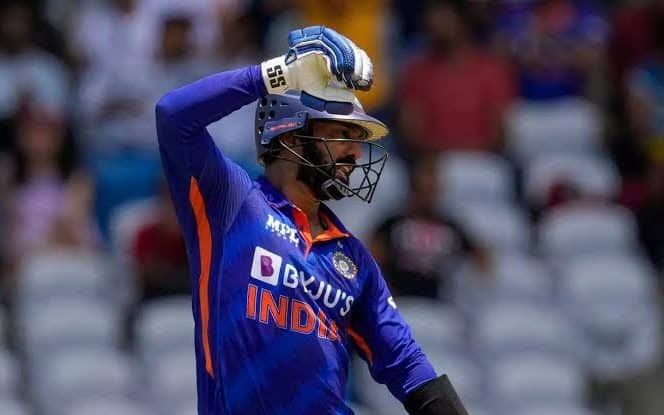 Dinesh Karthik scores 41*(19).