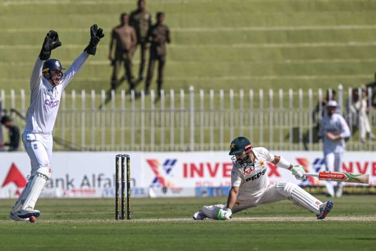 Pakistan vs England 3rd Test: Pakistan reach a score of 187-7 at lunch on the 2nd day of the third Test-Match